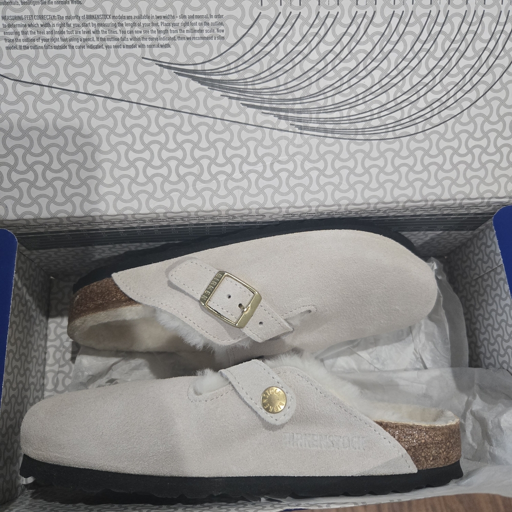 NEW Birkenstock Boston Shearling Clogs with Gold Buckle (Antique White) Size 35
